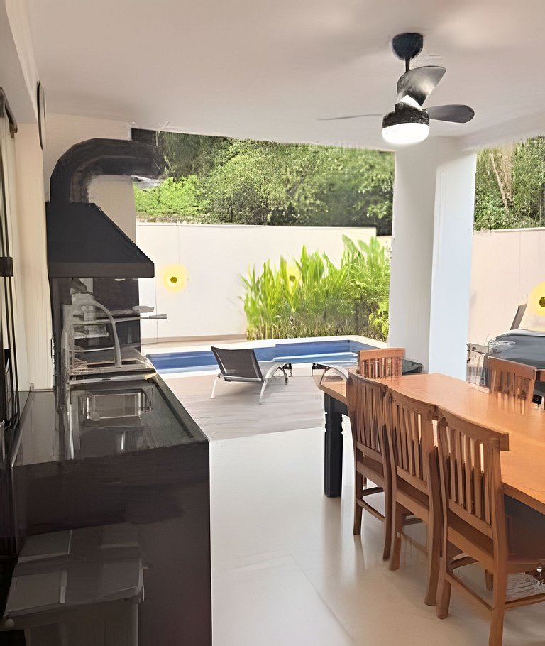 Luxo e Conforto Maresias c/ piscina cond. fechado