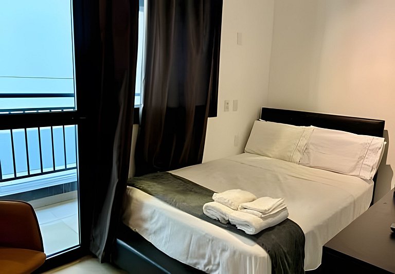 Studio próx. metrô com academia e coworking (605B)