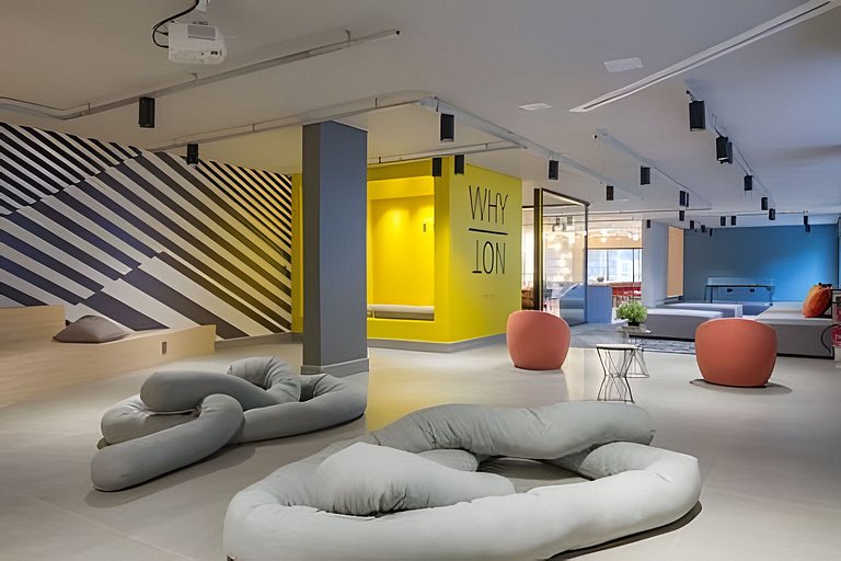 Studio próx. metrô com academia e coworking (605B)