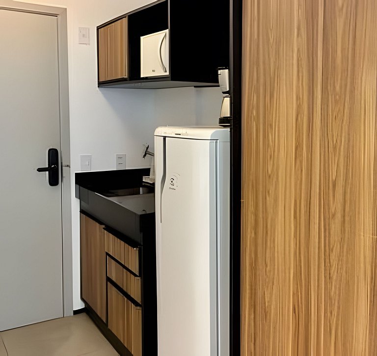 Studio próx. metrô com academia e coworking (605B)