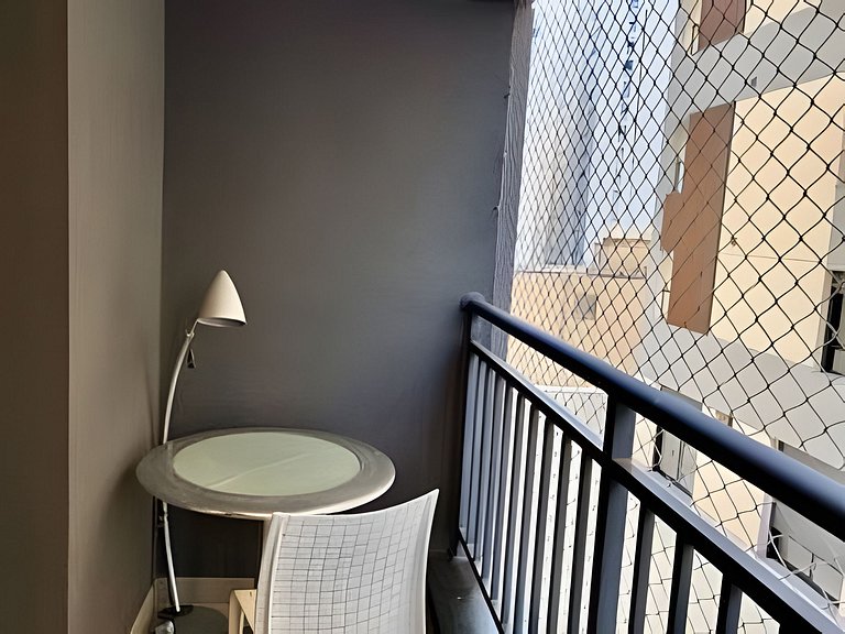 Studio próx. metrô com academia e coworking (605B)