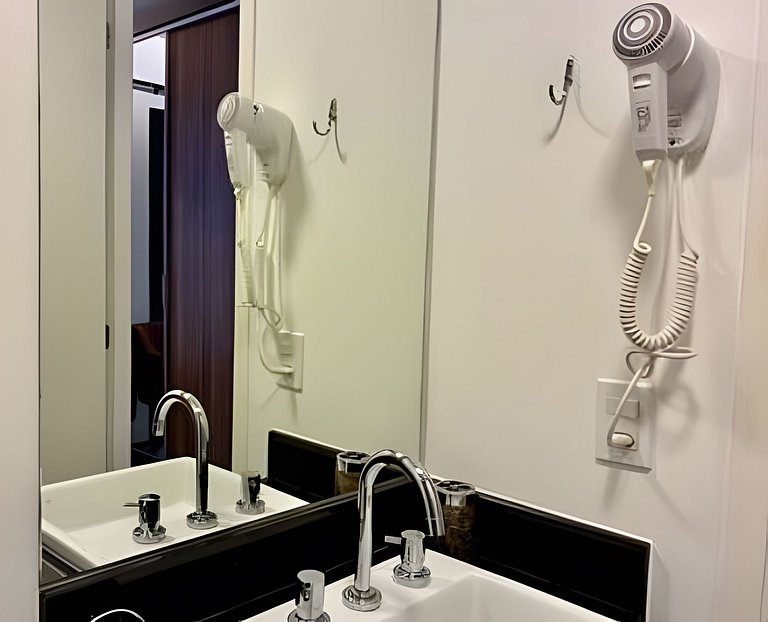 Studio próx. metrô com academia e coworking (605B)