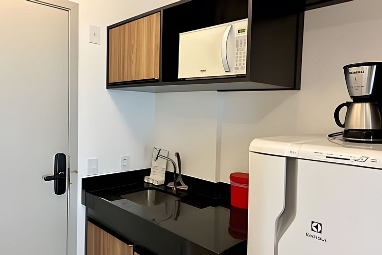 Studio próx. metrô com academia e coworking (605B)