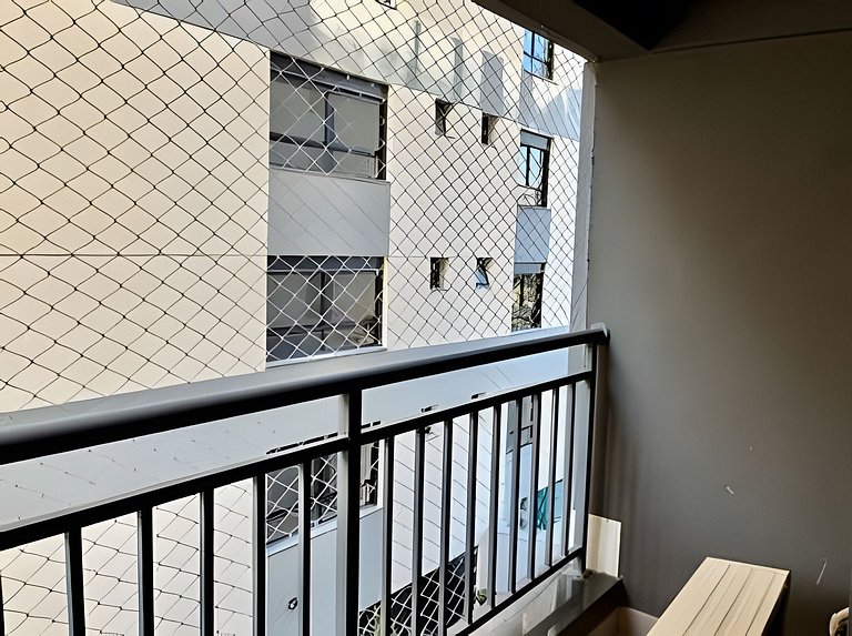 Studio próx. metrô com academia e coworking (605B)