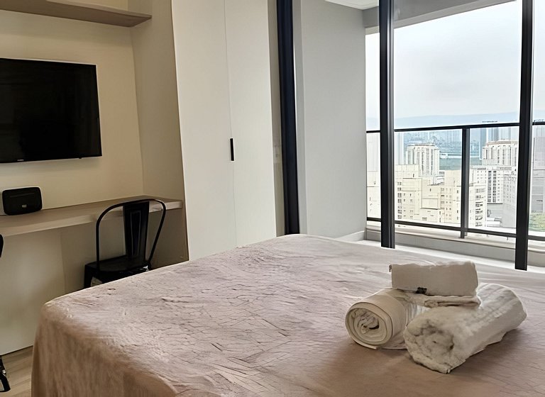 Apto de luxo com piscina incrível, academia(2211A)