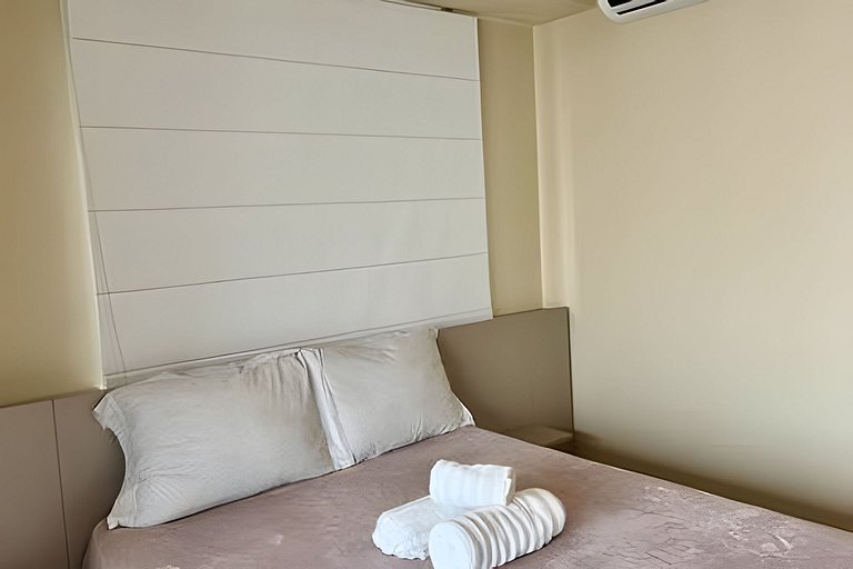 Apto de luxo com piscina incrível, academia(2211A)