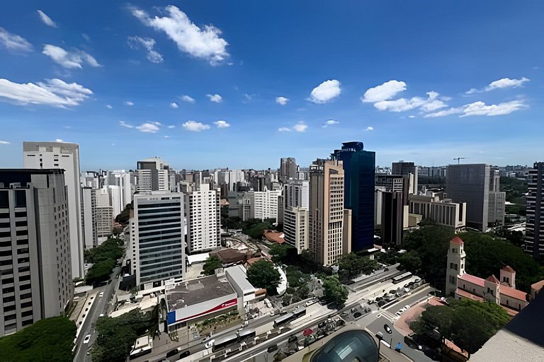 Apto c/ piscina, academia e próx. metrô (409)