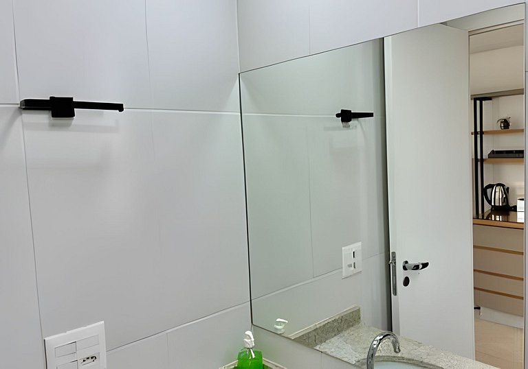 Apto de luxo com piscina incrível, academia(1511A)