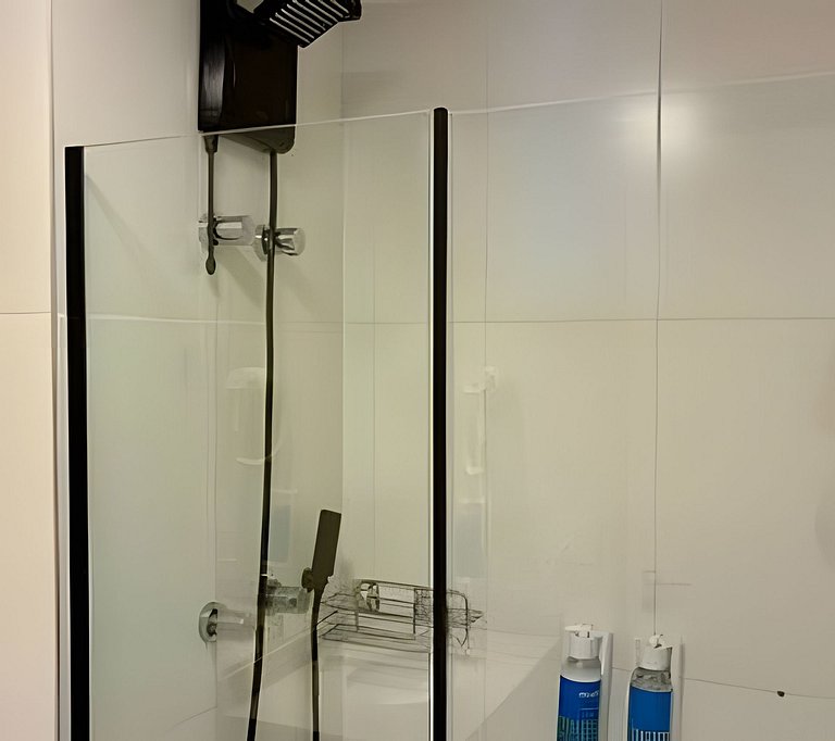 Apto de luxo com piscina incrível, academia(2405A)