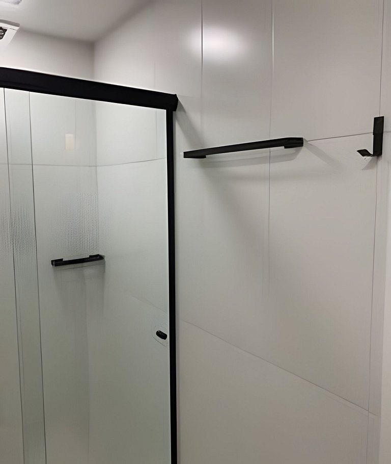 Apto de luxo com piscina incrível, academia(1504B)