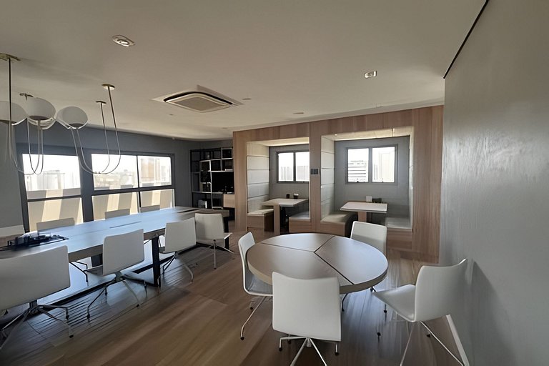 Apto c/ piscina, academia e próx. metrô (1104)