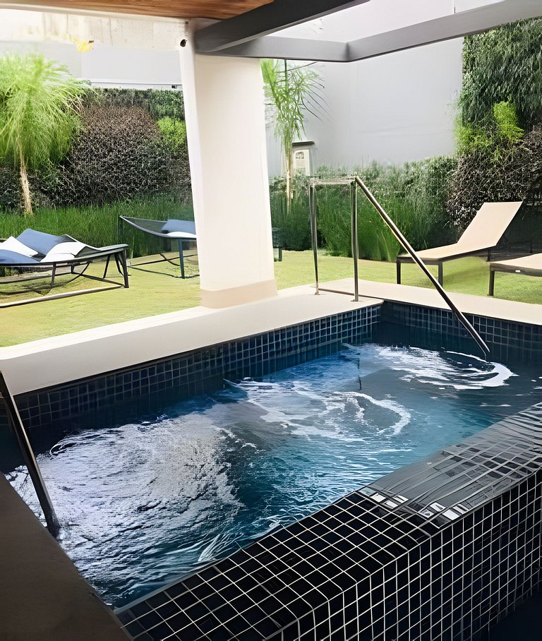 Studio c/ piscina, academia e próx. metrô (411)