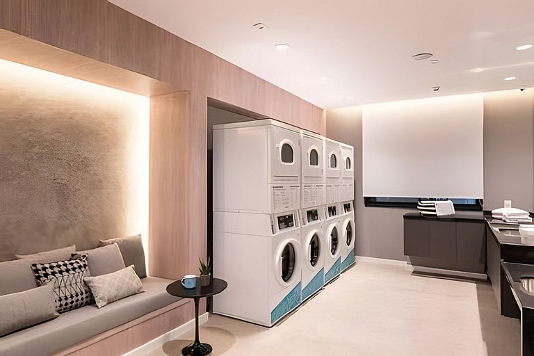 Studio c/ piscina, academia e próx. metrô (411)