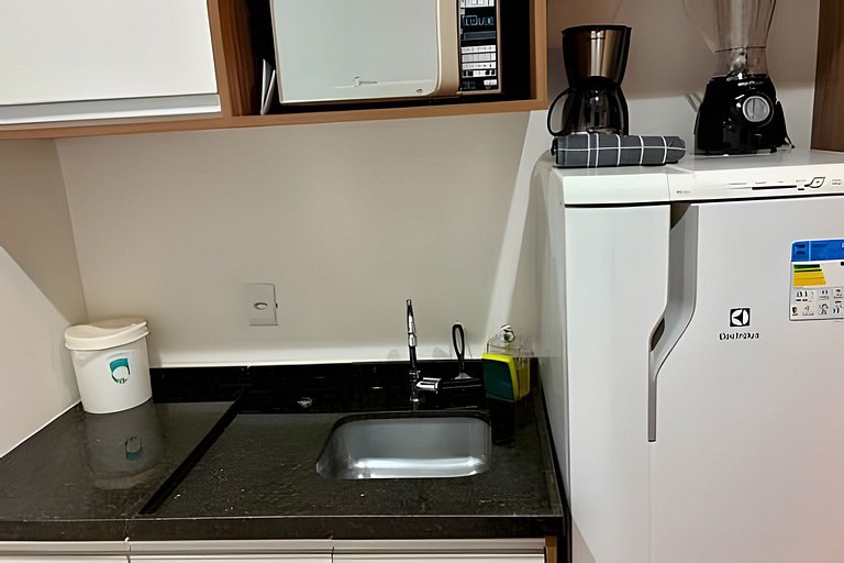 Studio c/ piscina, academia e próx. metrô (411)