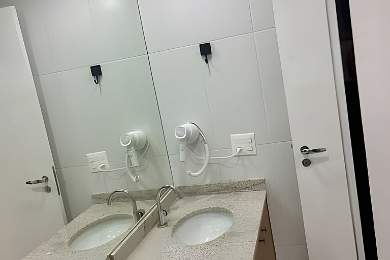 Apto luxo com piscina incrível e academia (1406A)