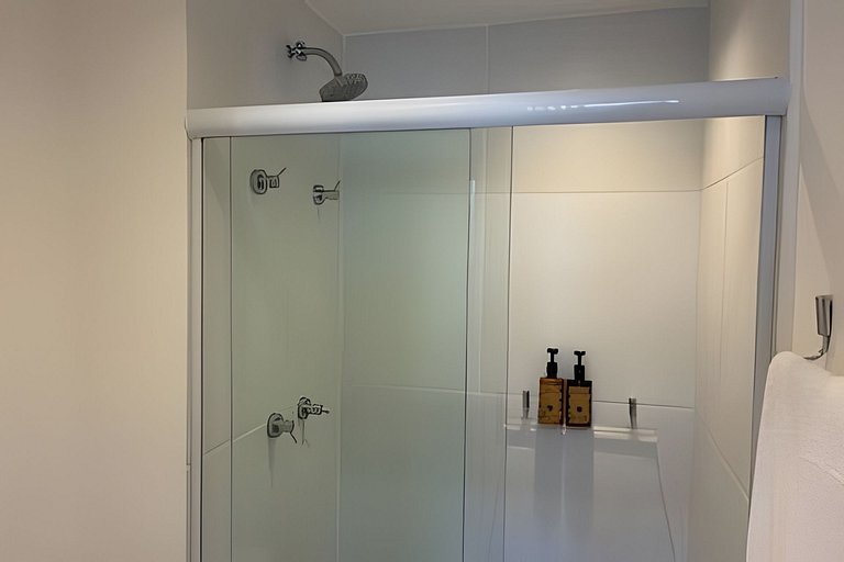 Apto c/ piscina, academia, próx Oscar Freire (602)