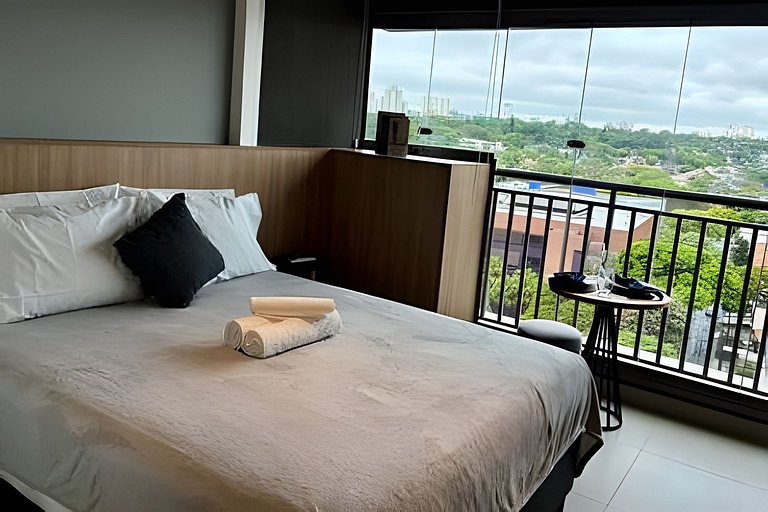 Studio com academia, rooftop e metrô (1302)