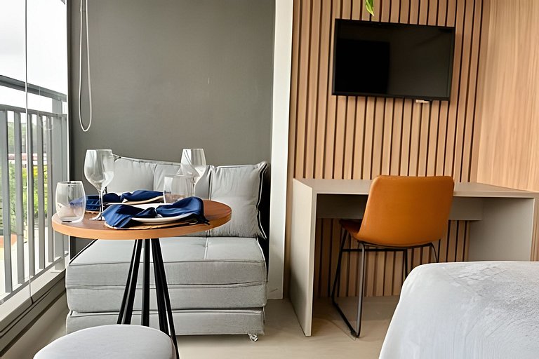 Studio com academia, rooftop e metrô (1302)
