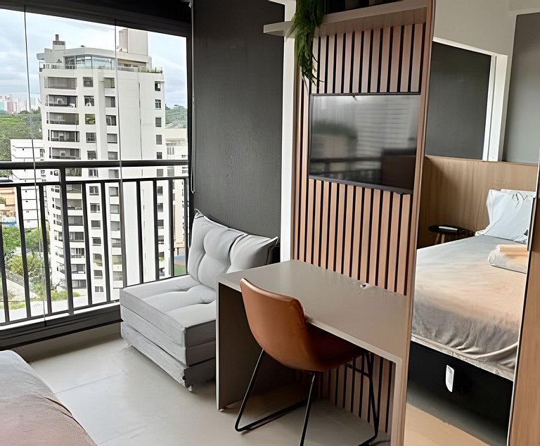 Studio com academia, rooftop e metrô (1302)