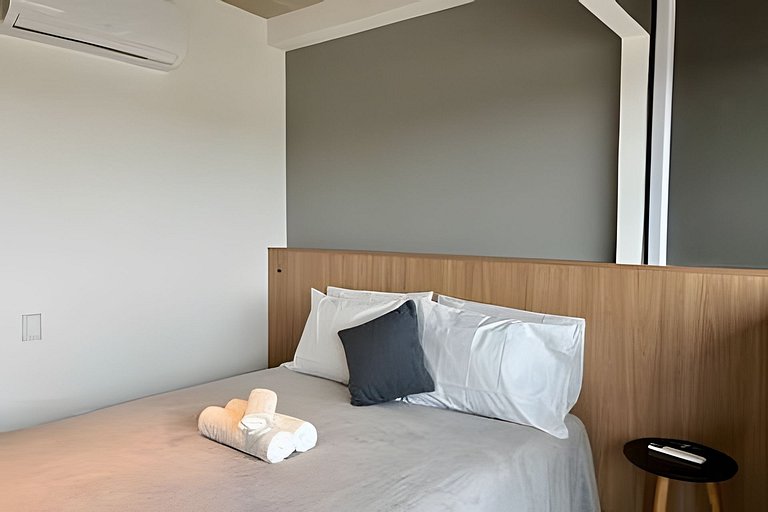 Studio com academia, rooftop e metrô (1302)