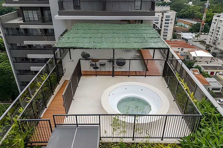 Studio com academia, rooftop e metrô (1303)