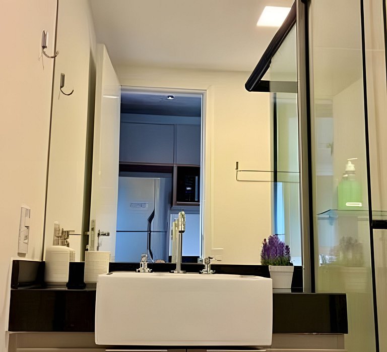 Studio com academia, rooftop e metrô (1303)