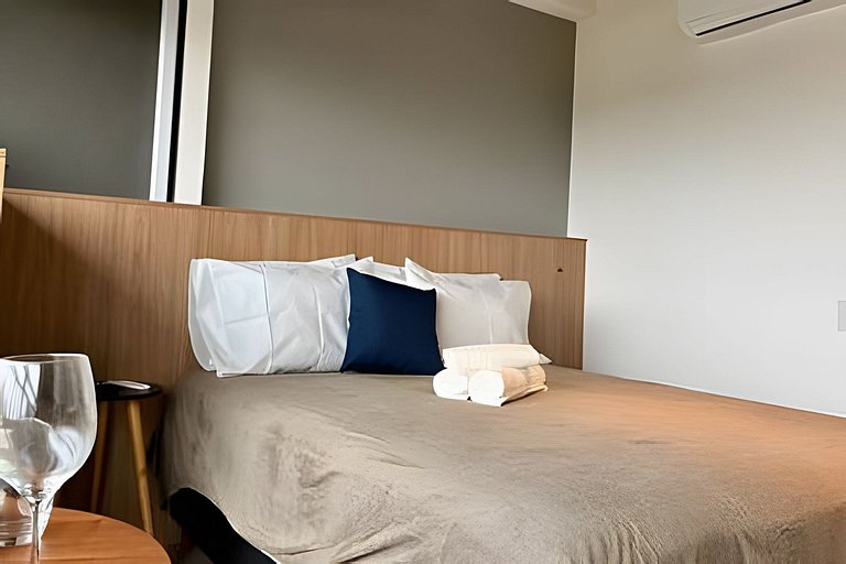 Studio com academia, rooftop e metrô (1303)