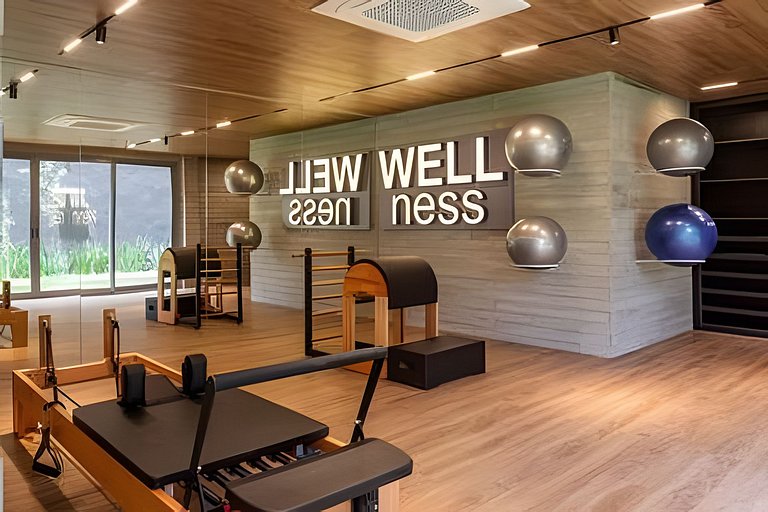 Studio com academia, rooftop e metrô (403)