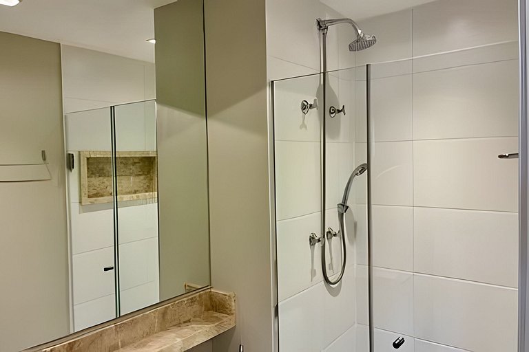 Apto c/ piscina, academia e próx metrô (1406)