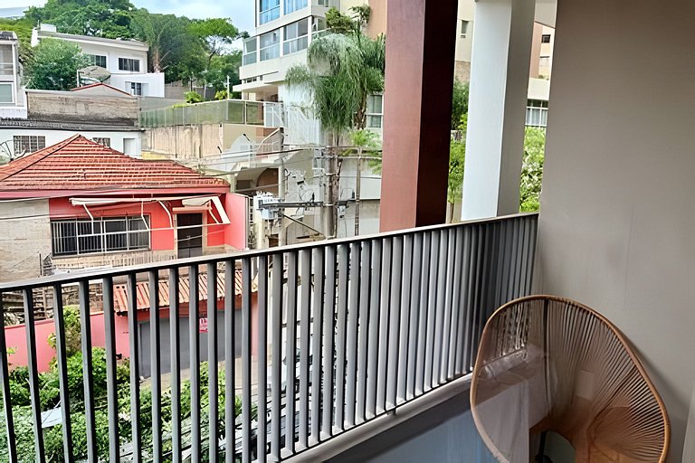 Apto c/ piscina, academia e próx. metrô (205)