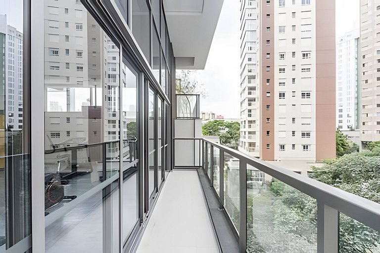 Apto c/ piscina, academia e próx. metrô (205)