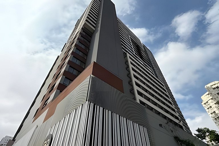 Apto de luxo com piscina incrível, academia(2206B)
