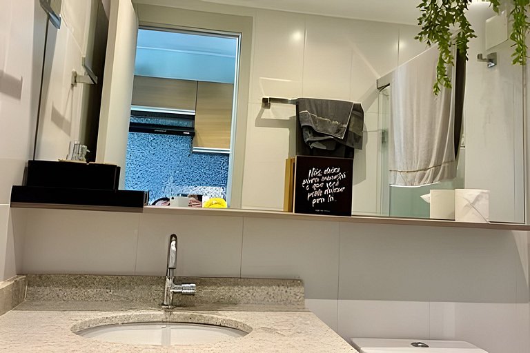 Apto de luxo com piscina incrível, academia(2206B)
