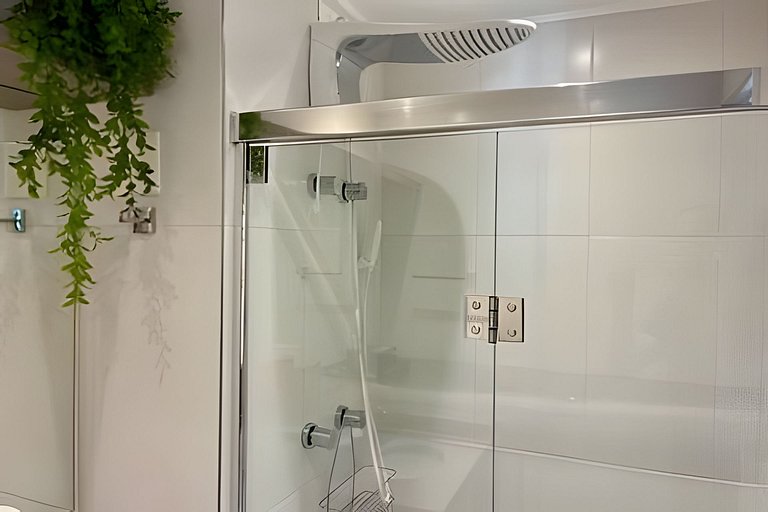 Apto de luxo com piscina incrível, academia(2206B)