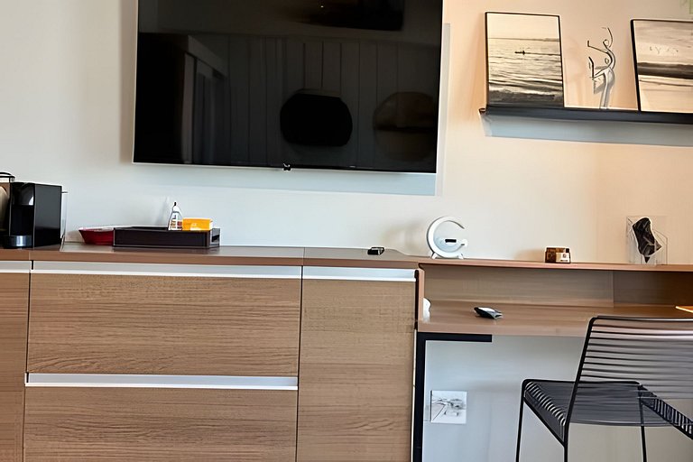 Apto de luxo com piscina incrível, academia(2206B)