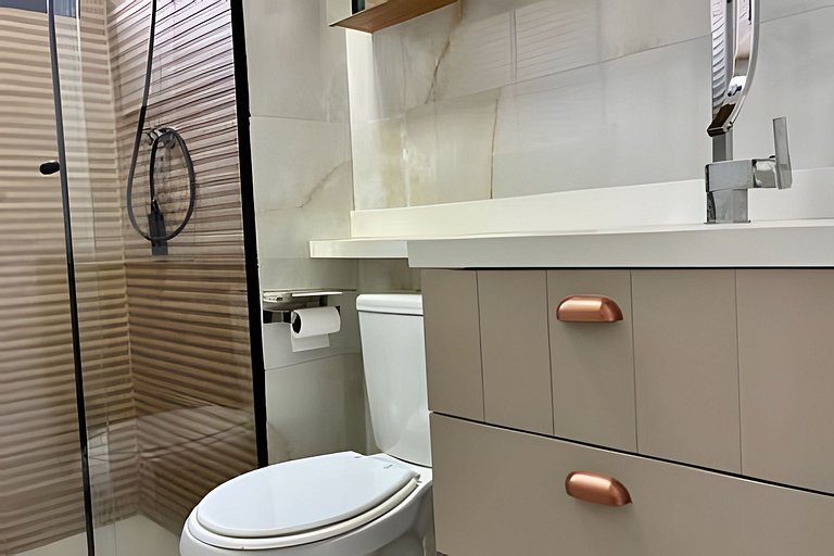 Apto Charmoso c/ Academia e piscina (010)