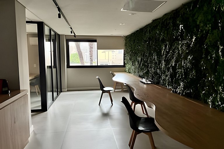 Studio com academia e coworking próx PUC (707)