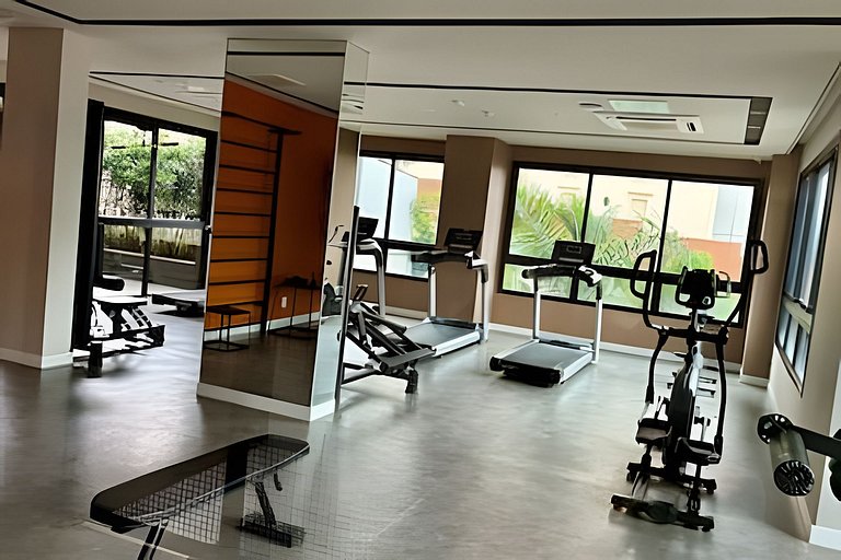Studio com academia e coworking próx PUC (707)