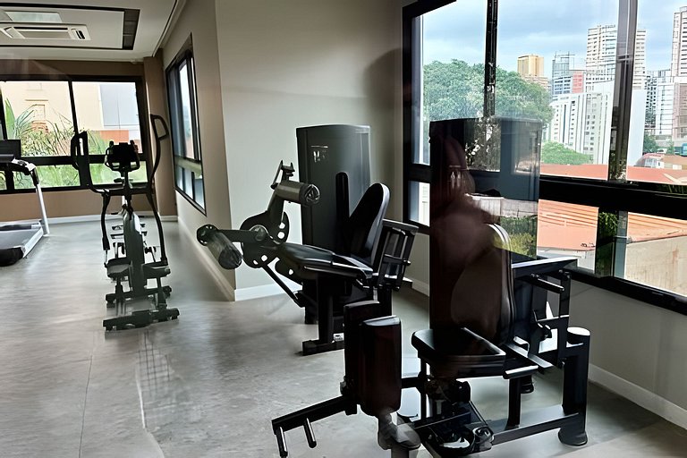 Studio com academia e coworking próx PUC (707)