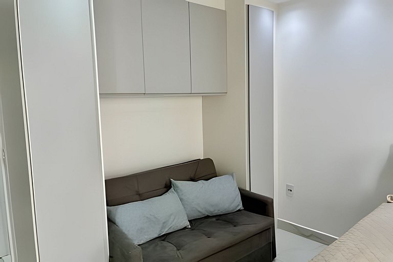 Studio com academia e coworking próx PUC (707)