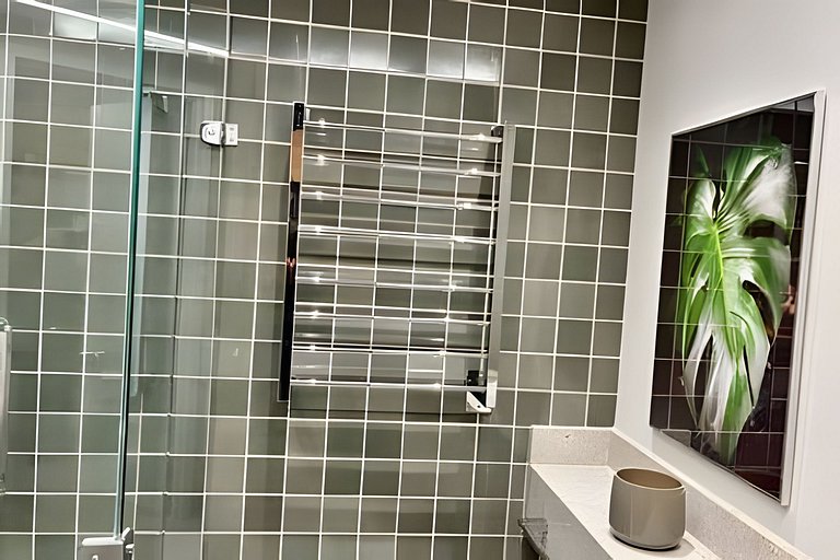 Apto de luxo com spa, academia próx metrô (419)