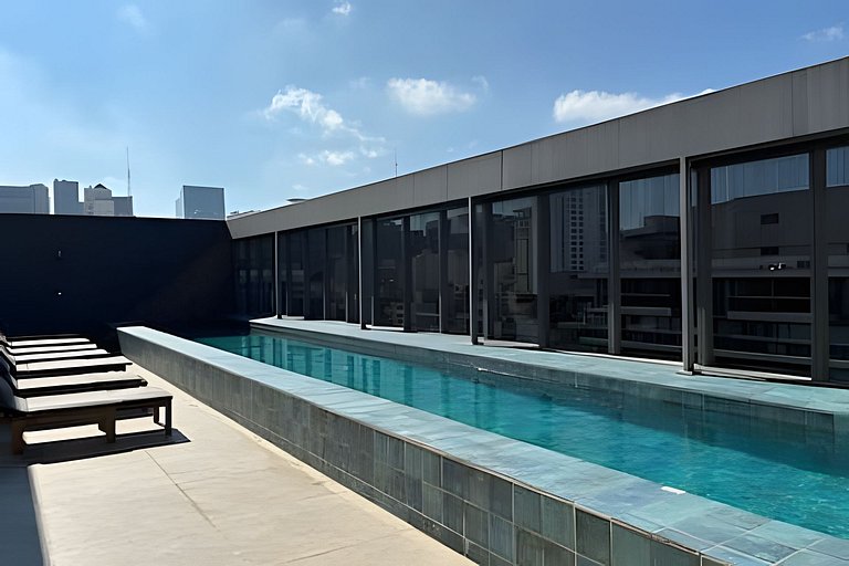 Apto c/ piscina, academia, lado Oscar Freire(1102)