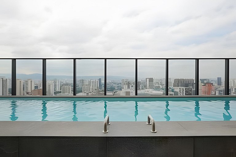 Apto de luxo com piscina incrível, academia(2011A)
