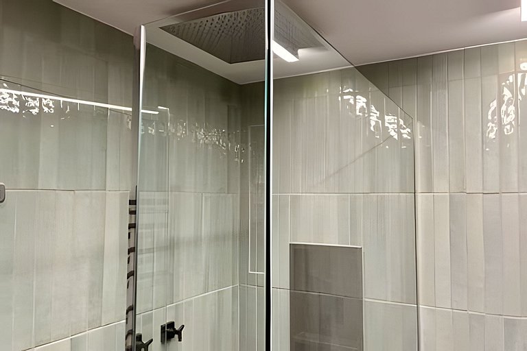 Apto de luxo com spa, academia próx metrô (306)