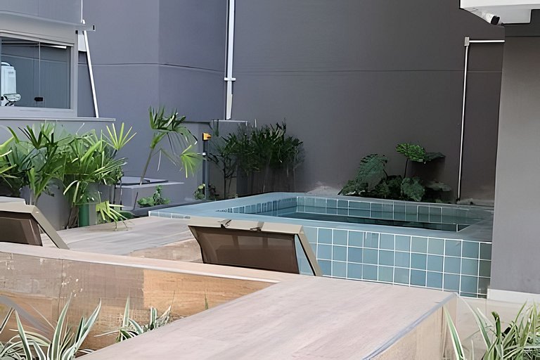 Apto de luxo com spa, academia próx metrô (521)