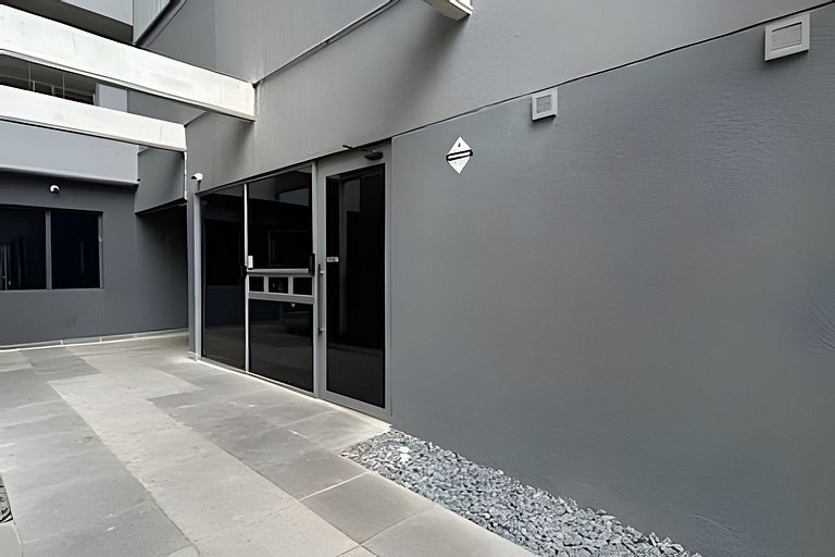 Apto de luxo com spa, academia próx metrô (521)