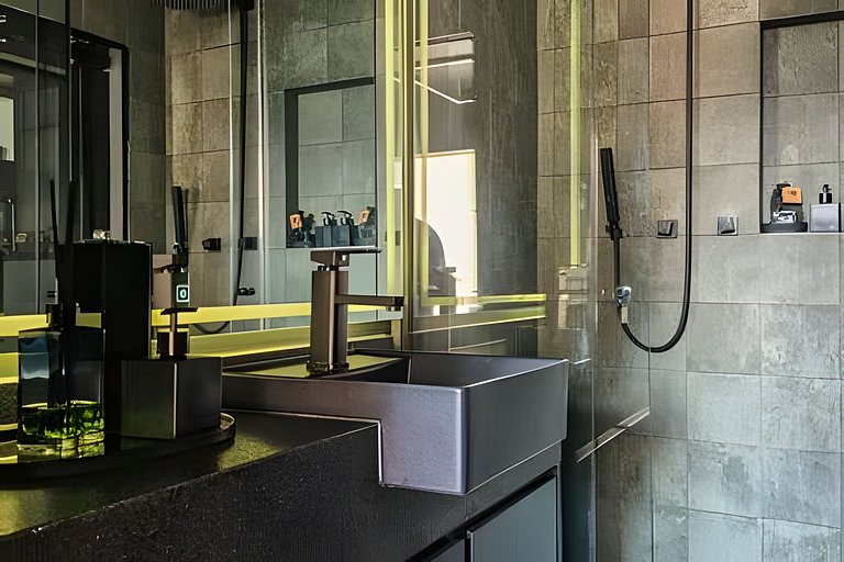 Apto de luxo com spa, academia próx metrô (521)