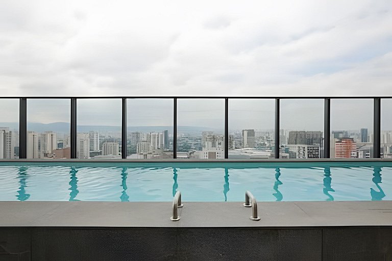 Apto de luxo com piscina incrível, academia(1703A)