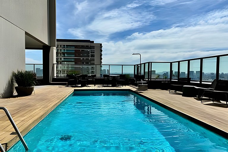 Apto luxo com piscina incrível e academia (155B)
