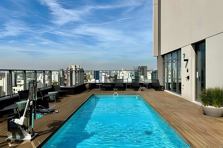 Apto luxo com piscina incrível e academia (155B)